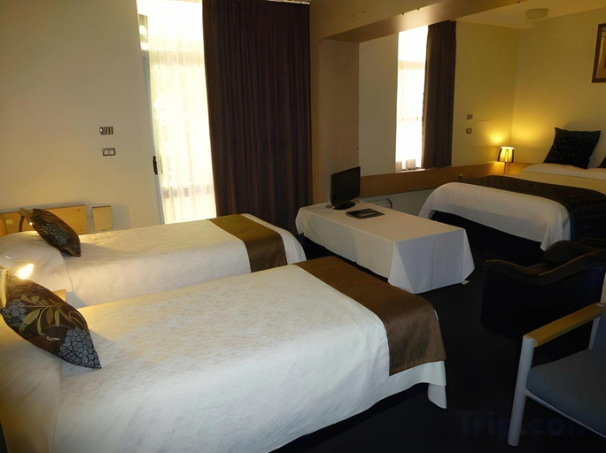 Bedroom 3, Mariners Court Hotel, Sydney