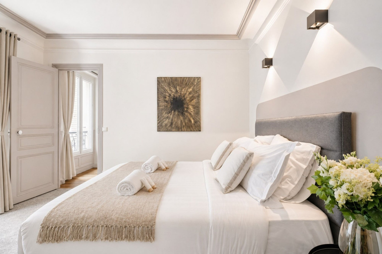 Bedroom 3, 1539 Belles Feuilles, Paris