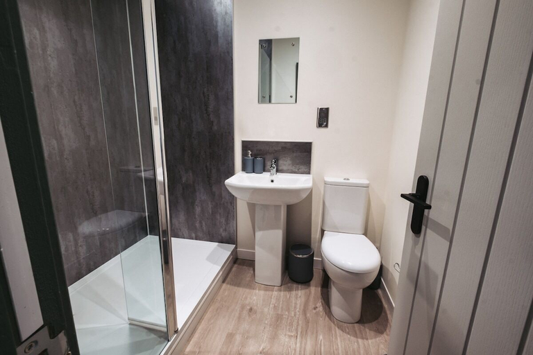 Bathroom 5, The Royal, Lancashire