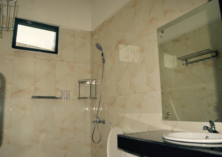 Bathroom, OPRISS HOTEL, Toba