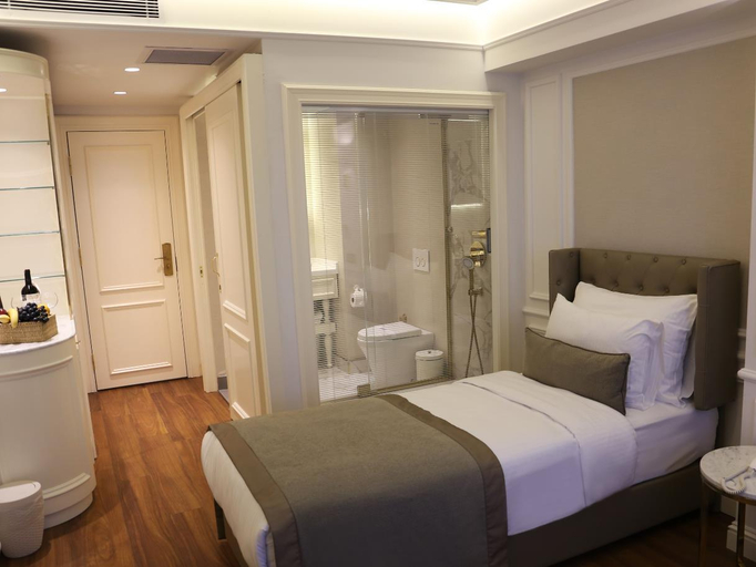 Others 2, Mina Hotel, Fatih