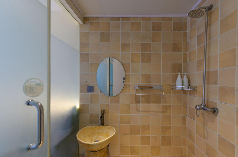 Bathroom 3, Buzz Lightyear Youth Hostel, Dalian