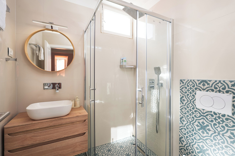 Bathroom 5, South & Comfort, Dubrovnik