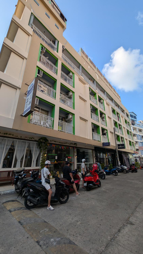 Exterior & Views