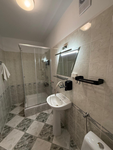 Bathroom 2, Hotel Grodzki, Sandomierz