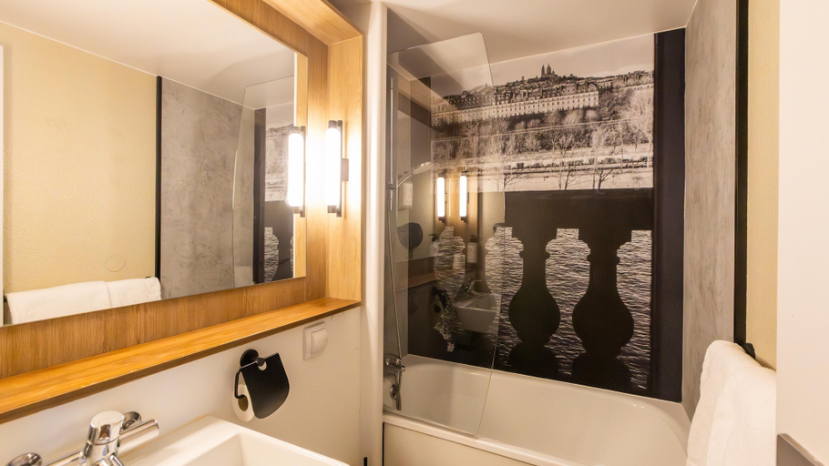 Bathroom 3, Campanile PRIME - Paris Levallois-Perret, Hauts-de-Seine