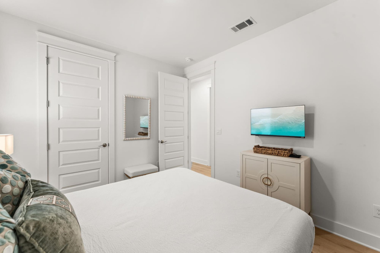 Room 3, Parkside on 30A by Panhandle Getaways, Walton