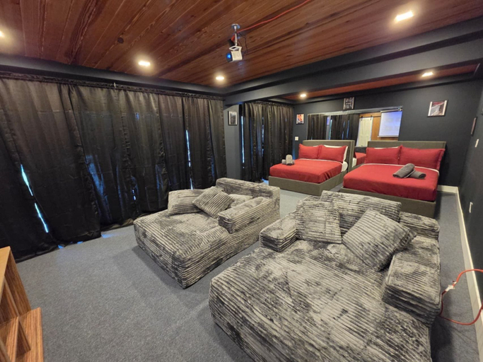 Television 2, Villa Solara | Pool · Cinema · Basketball Court, Miami-Dade