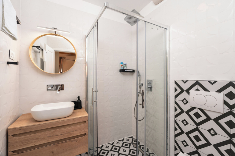 Bathroom 4, South & Comfort, Dubrovnik
