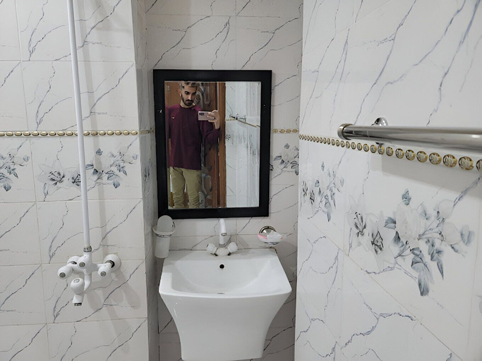 Bathroom 3, Family Inns Hotel, Lahore