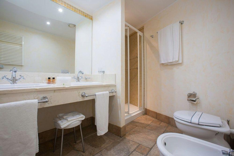 Bathroom 4, Grand Hotel Costa Brada, Lecce