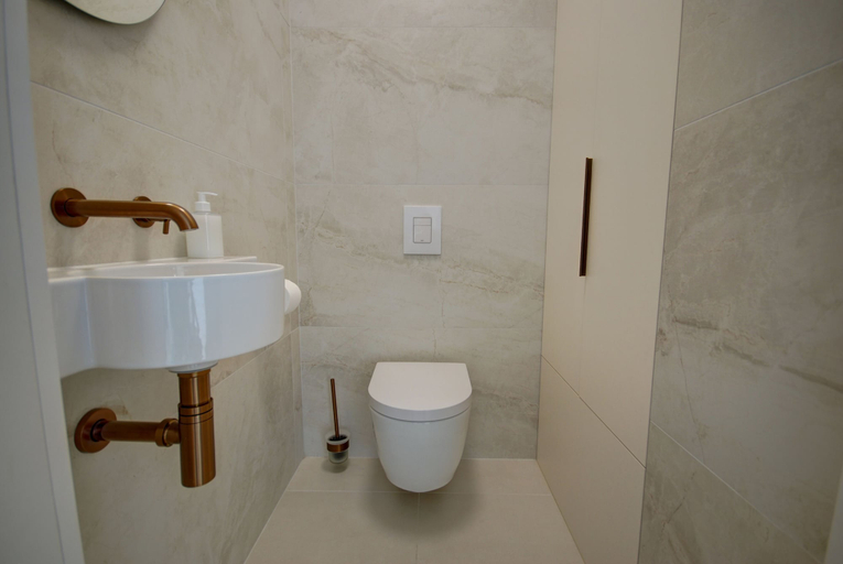 Bathroom 4, HelApart - Czarna Perła, Puck