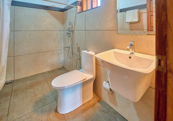 Bathroom 3, Kuttanad Manor by VOYE HOMES Alleppey, Alappuzha