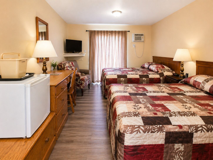 Bedroom 2, Baddeck Inn, Victoria