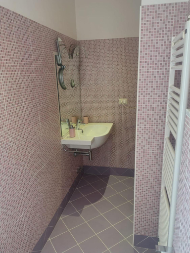 Bathroom 2, B&B Fantasia, Savona