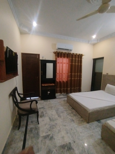 Bedroom 2, Hotel Crown Plaza, Karachi