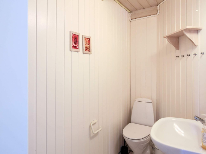 Bathroom 5, 4 Star Holiday Home in Vaeggerlose, Guldborgsund