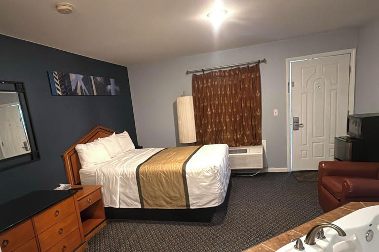 Room 5, At 9 Motel Near Freehold I-195, Monmouth