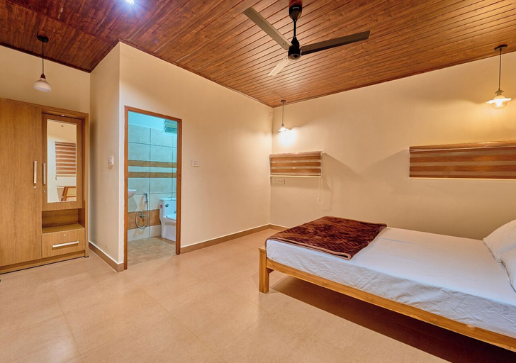 Room 5, Whispering Hills Attappadi by VOYE HOMES, Palakkad
