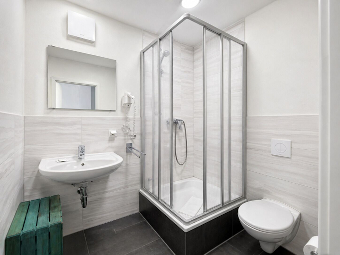 Bathroom 4, Elbhotel Dresden by Aurum, Dresden