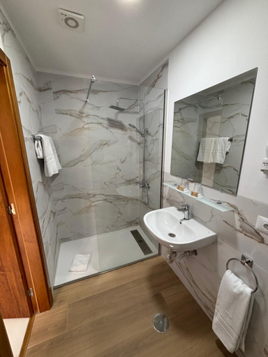 Bathroom 3, Hotel Monopol, Santa Cruz de Tenerife