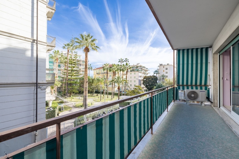 Balcony 5, Happy Tourist by Wonderful Italy, Imperia