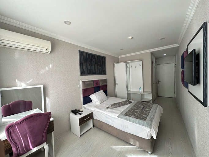 Others 4, Akar otel, Merkez