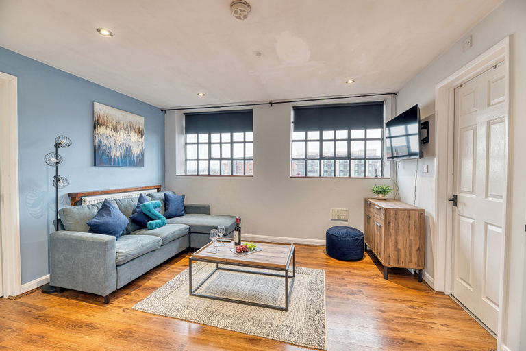 Living area 2, Central 2 Bedroom Apt by Guestz, Cheshire West and Chester