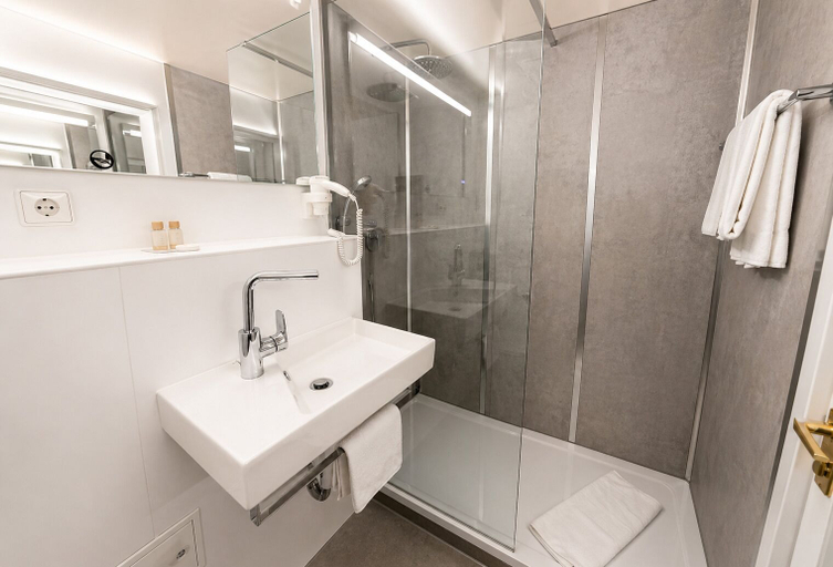 Bathroom 4, CityHotel Feuerbach, Stuttgart