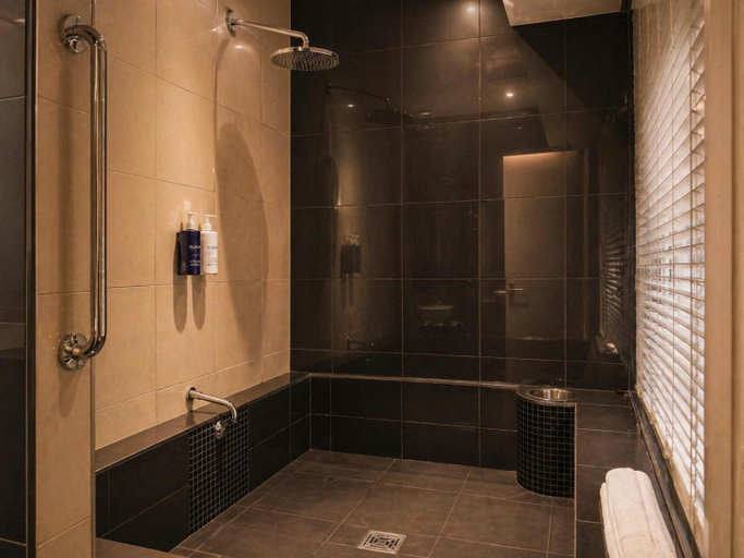 Bathroom 5, Charlton House, Somerset