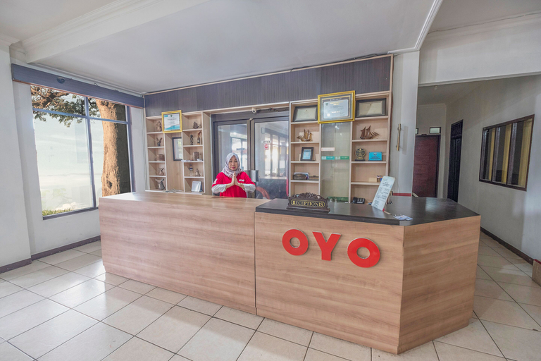 Others 5, Hotel O Transit 2, Maros