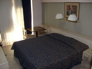 Others 5, Gran Hotel Armele, Asunción