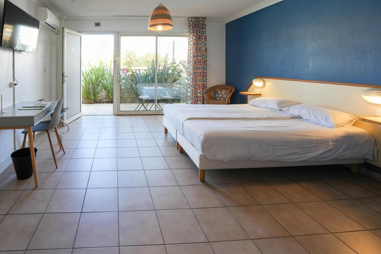 Bedroom 2, Amerique Hotel Palavas Montpellier Sud -LOGIS- , Hérault