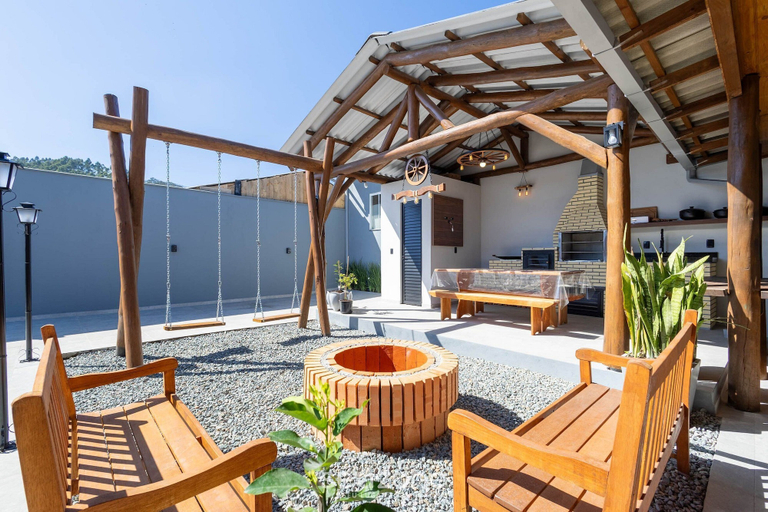 Outdoor dining 5, Comfortable and Sophisticated Accommodations Just Minutes From the Beach - VIL, Penha