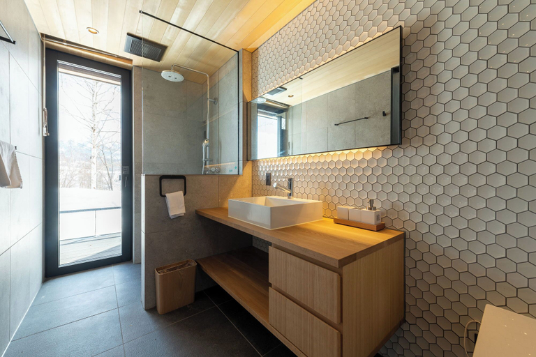Bathroom 5, Gen-Myo, Kutchan