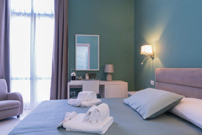 Bedroom 2, Le Suite, Crotone