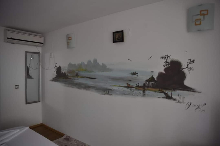 Others 4, Pensiunea sellina, Sulina