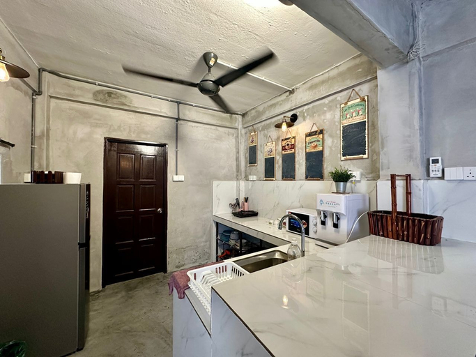 In-room dining, Pirate's Cove Hostel, Malacca City