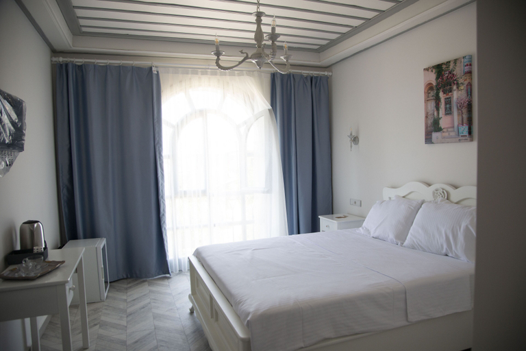 Bedroom 4, Efruze Otel, Ayvalık
