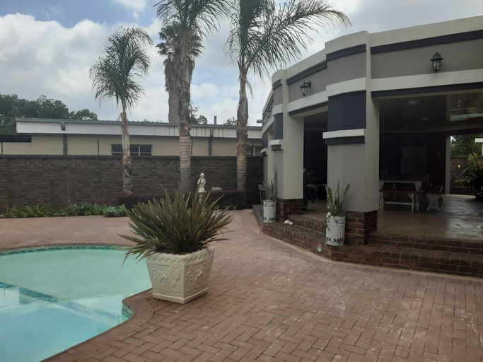Pool, Elspeth Guest House, West Rand