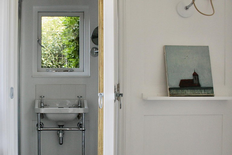 Bathroom 3, Antonia's Pearls, Cornwall