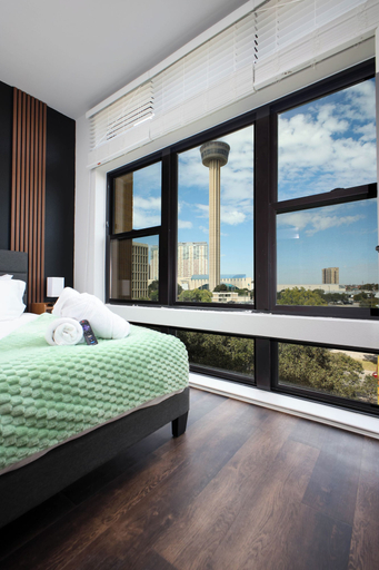 Room 2, Labor by Stylish Stays, Bexar