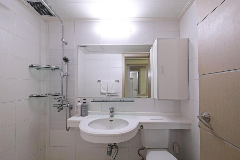 Bathroom 4, Il Sung Seorak Resort, Goseong