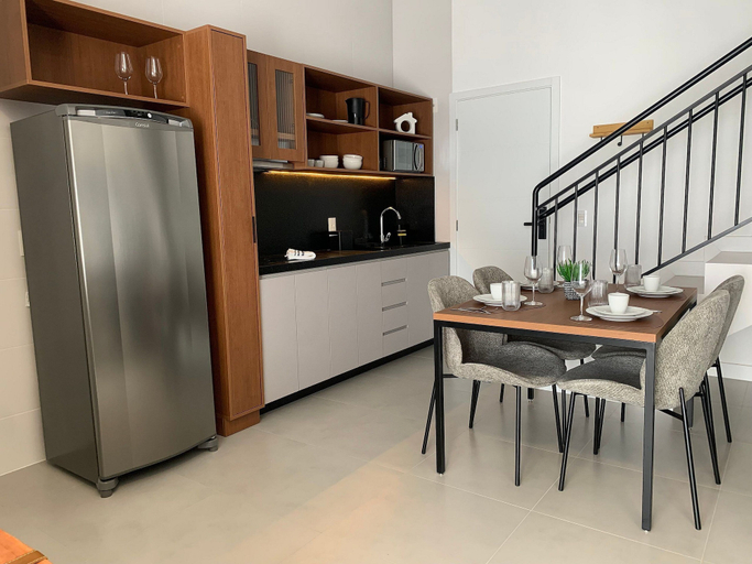 Dining 5, Fully Equipped Apartments 220 m From the Beach in Jurerê Rtys, Florianopolis