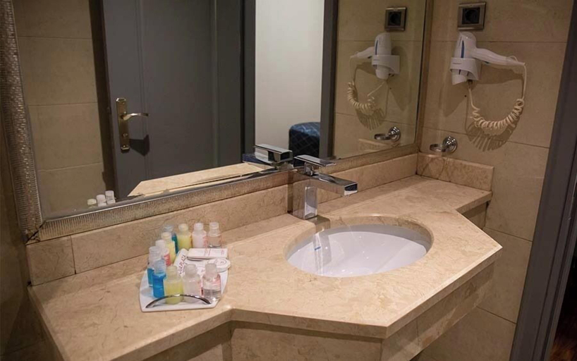 Bathroom 4, Mineo Park Hotel, Beyoğlu