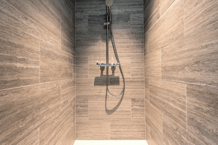 Bathroom 5, Edgbaston Park Hotel & Conference Centre, Birmingham