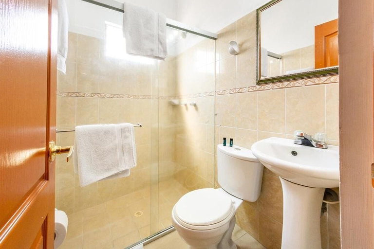 Bathroom 3, Hotel Optimum, Pereira