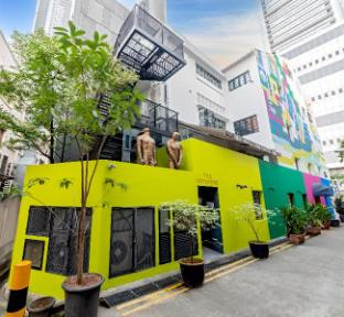 Others 2, Bluewaters Pods 11 North Canal Road, Singapura