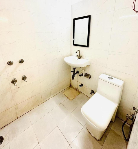 Bathroom 3, Hotel Green Arrow Rohini, Delhi