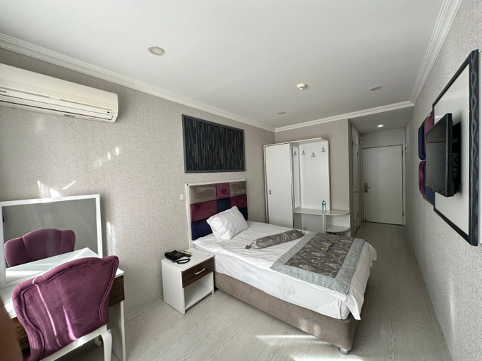 Others 2, Akar otel, Merkez